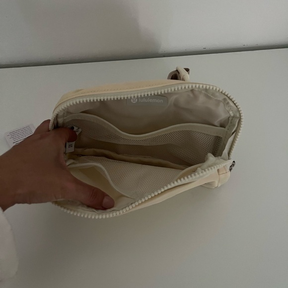Lululemon everywhere belt bag large 2L - Picture 3 of 3